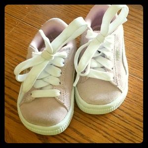 Size 4c toddler. Pink PUMA SUEDES.